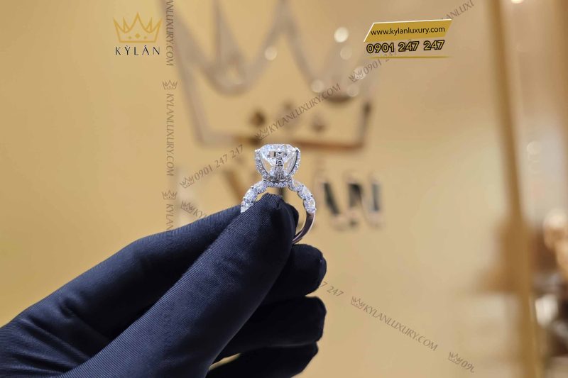Nhẫn nữ vàng trắng nguyên khối Au750 đính viên chủ 12ly