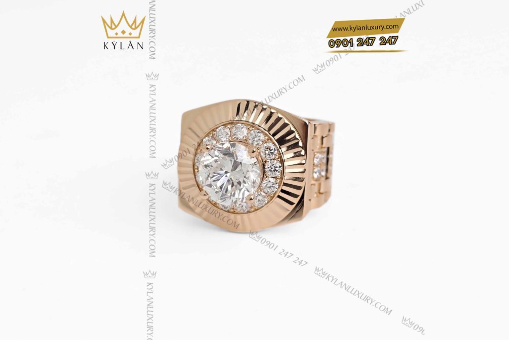 Kỳ Lân Luxury nhan rolex vang hong nguyen khoi au750 dinh vien chu 9ly 2 Nhẫn Rolex vàng hồng nguyên khối Au750 đính viên chủ 9ly