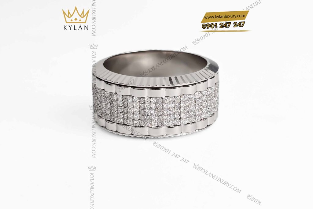 Kỳ Lân Luxury nhan rolex xoay vang trang nguyen khoi au750 dinh 5 hang kim cuong 6 Nhẫn Rolex xoay vàng trắng nguyên khối Au750 đính 5 hàng kim cương