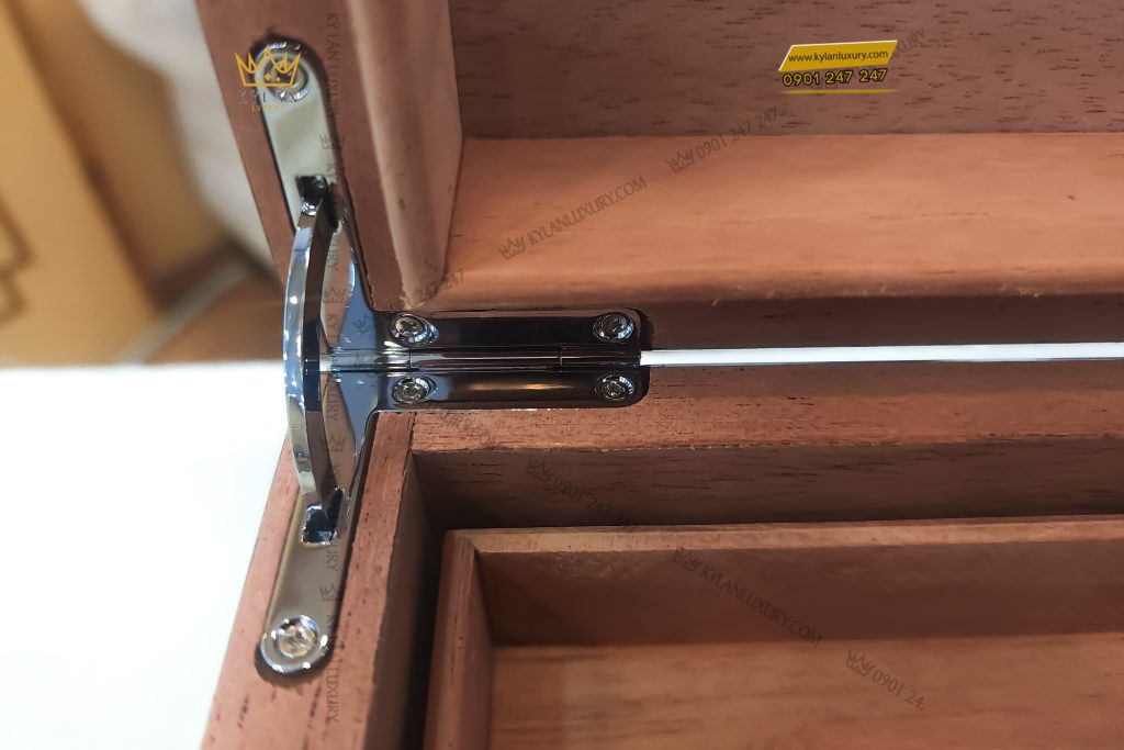 Kỳ Lân Luxury tu dung xi ga humidor lubinski mau nau sam 2 Tủ đựng xì gà Humidor Lubinski màu nâu sẫm