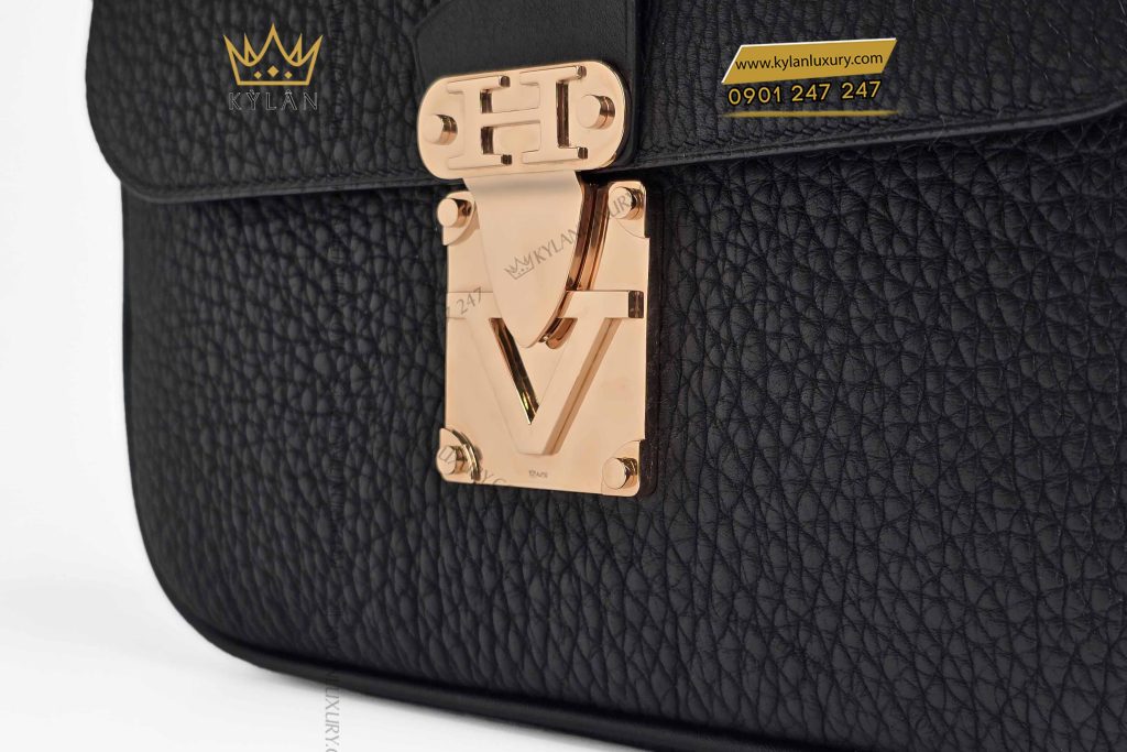 Kỳ Lân Luxury tui xach da togo dinh logo hv vang au750 2 1 Túi xách da Togo đính logo HV vàng nguyên khối Au750