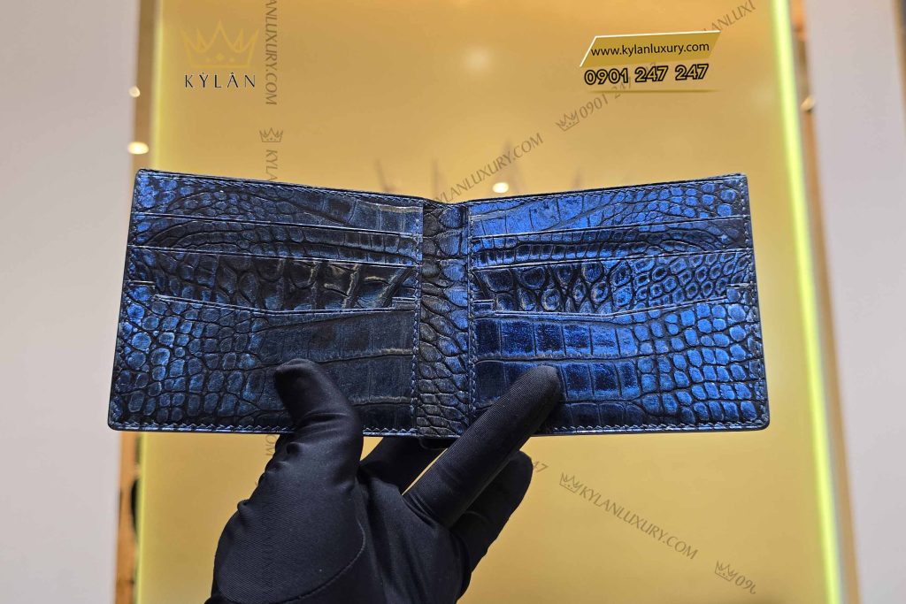 Kỳ Lân Luxury vi nam da ca alligator xanh duong 8 Ví nam da cá Alligator xanh dương