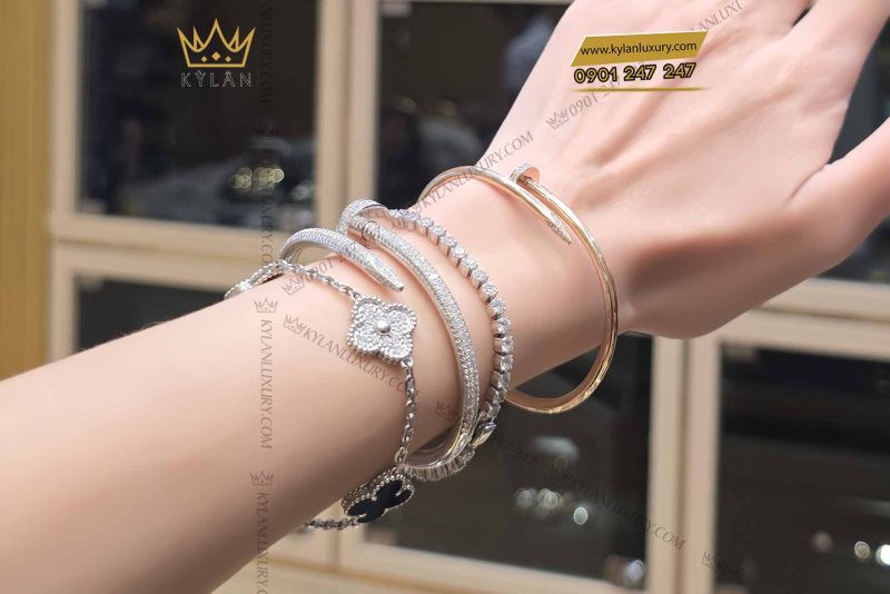 Vòng tay đinh vàng nguyên khối Au750 đính kim cương