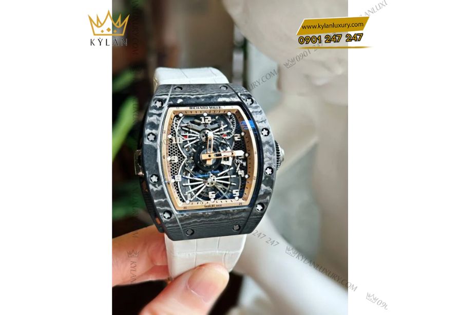 Richard Mille RM 022 sở hữu vỏ làm từ carbon NTPT, viền vàng hồng 18k