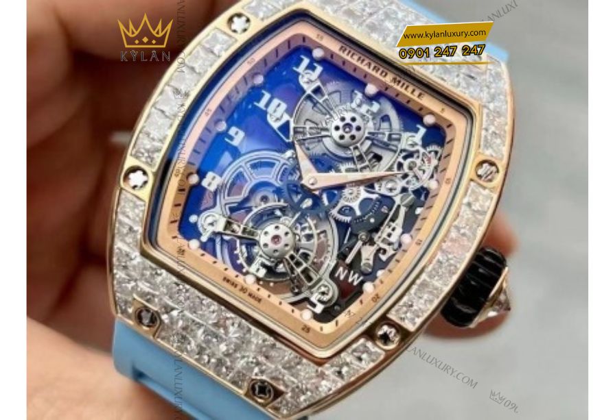 Richard Mille RM 17-01 có bộ máy cơ lên dây cót tay tích hợp tourbillon