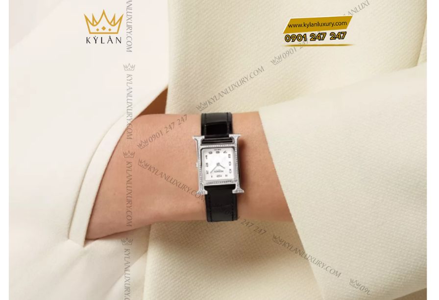 Bộ máy quartz Thụy Sĩ cao cấp, được Hermès kiểm định nghiêm ngặt về độ chính xác