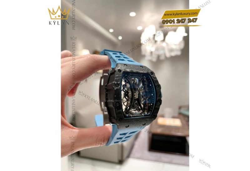 Thiết kế bộ máy được “treo lơ lửng” bằng các sợi dây cáp nhỏ cực kỳ chắc chắn của đồng hồ Richard Mille RM 53-01