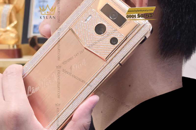 Điện thoại Metavertu 2 custom vàng nguyên khối Au750 đính kim cương