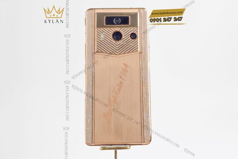 Điện thoại Metavertu 2 custom vàng nguyên khối Au750 đính kim cương