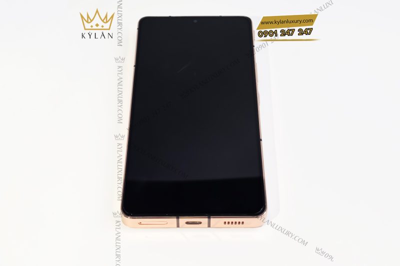 Điện thoại Metavertu 2 custom vàng nguyên khối Au750 đính kim cương