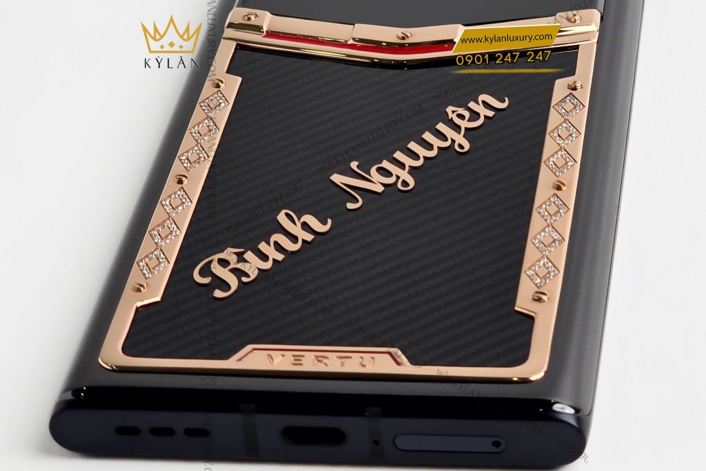 Kỳ Lân Luxury Dien thoai Vertu MetaVertu Carbon diem vang khac chu 3 Điện thoại Vertu MetaVertu Carbon điểm vàng, khắc chữ