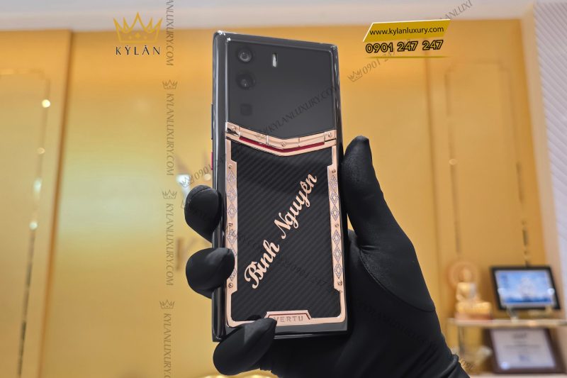 Điện thoại Vertu MetaVertu Carbon điểm vàng, khắc chữ