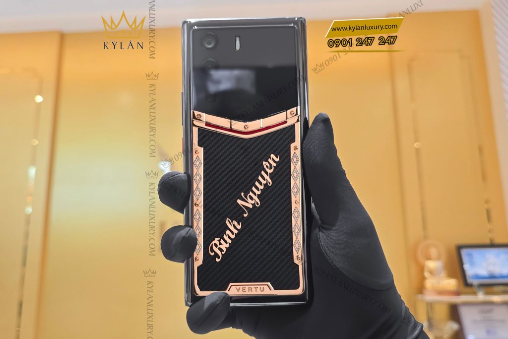 Kỳ Lân Luxury Dien thoai Vertu MetaVertu Carbon diem vang khac chu 8 Điện thoại Vertu MetaVertu Carbon điểm vàng, khắc chữ