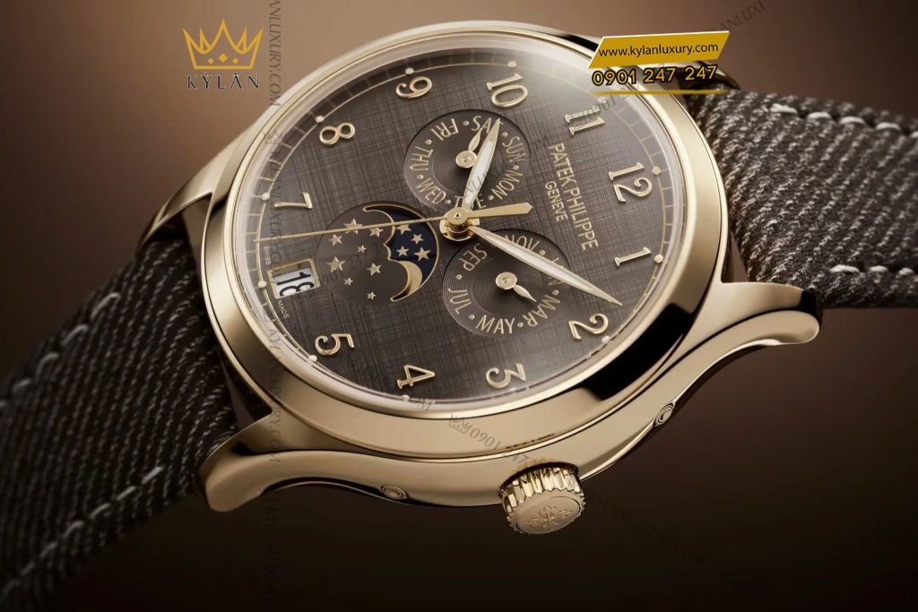 Kỳ Lân Luxury Dong ho Patek Philippe Complications 4946R 001 mat nau 1 1 Đồng hồ Patek Philippe Complications 4946R-001 mặt nâu