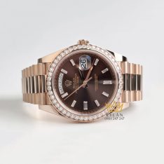 Đồng hồ Rolex Day-Date 40 228345RBR-0006 mặt số Chocolate cọc số kim cương