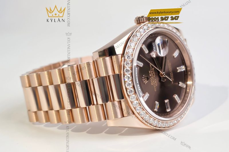 Đồng hồ Rolex Day-Date 40 228345RBR-0006 mặt số Chocolate cọc số kim cương