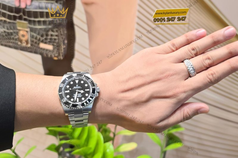 Đồng hồ Rolex Submariner 124060-0001 mặt số đen