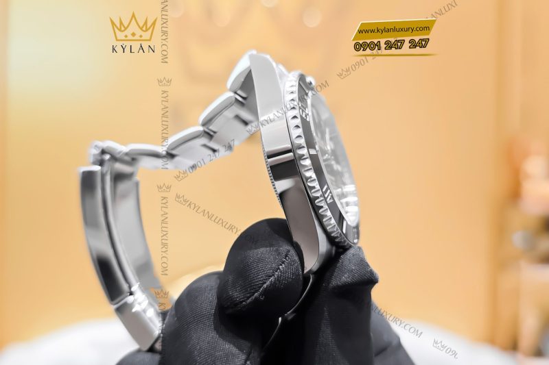 Đồng hồ Rolex Submariner 124060-0001 mặt số đen