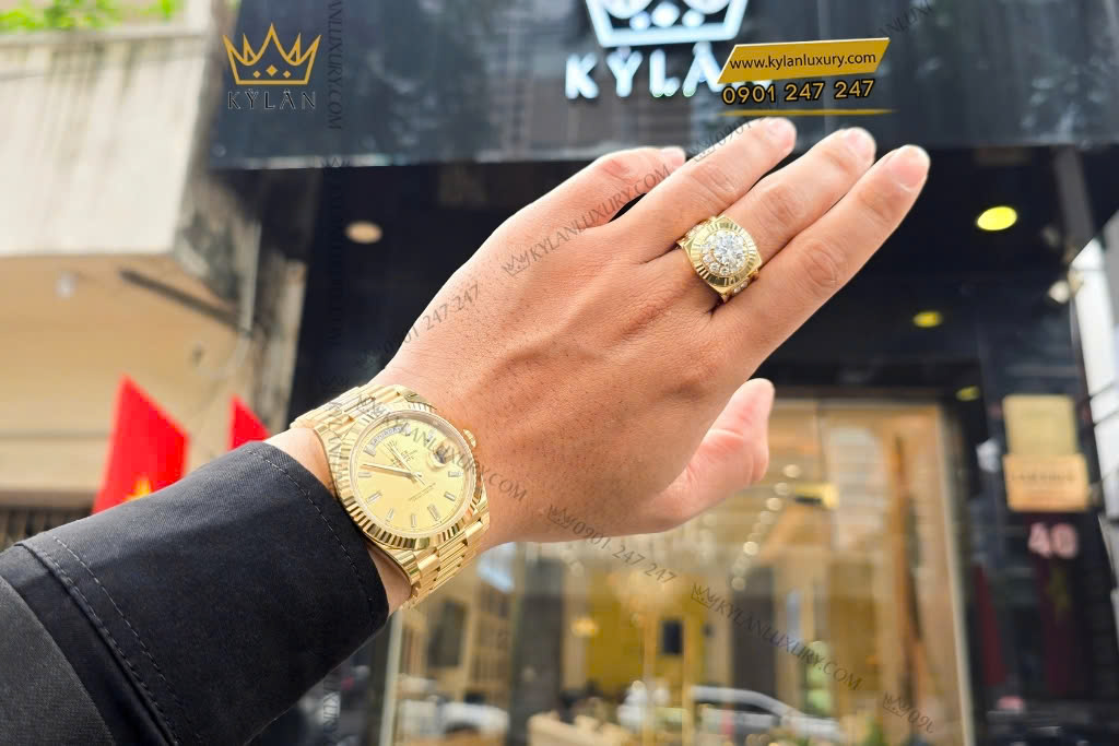 Kỳ Lân Luxury Nhan Rolex vang vang nguyen khoi Au750 dinh vien chu 9ly4 Nhẫn Rolex vàng vàng nguyên khối Au750 đính viên chủ 9ly4