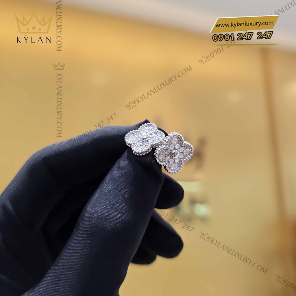 Kỳ Lân Luxury bong tai co bon la vang trang nguyen khoi au750 dinh kim cuong 11 Bông tai cỏ bốn lá vàng trắng nguyên khối Au750 đính kim cương