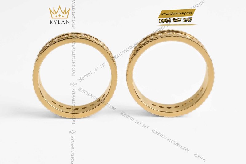 Cặp nhẫn vàng nguyên khối Au750 đính kim cương khắc tên
