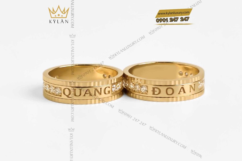 Kỳ Lân Luxury cap nhan vang nguyen khoi au750 dinh kim cuong khac ten 7 Cặp nhẫn vàng nguyên khối Au750 đính kim cương khắc tên