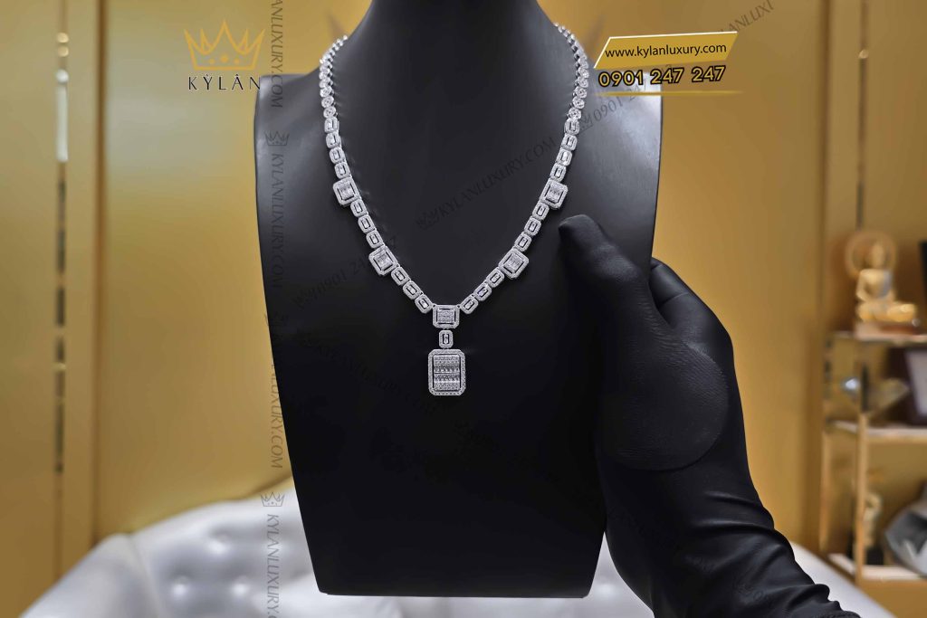 Kỳ Lân Luxury day chuyen nu vang trang nguyen khoi au750 dinh kim cuong 2 3 Dây chuyền nữ vàng trắng nguyên khối Au750 đính kim cương
