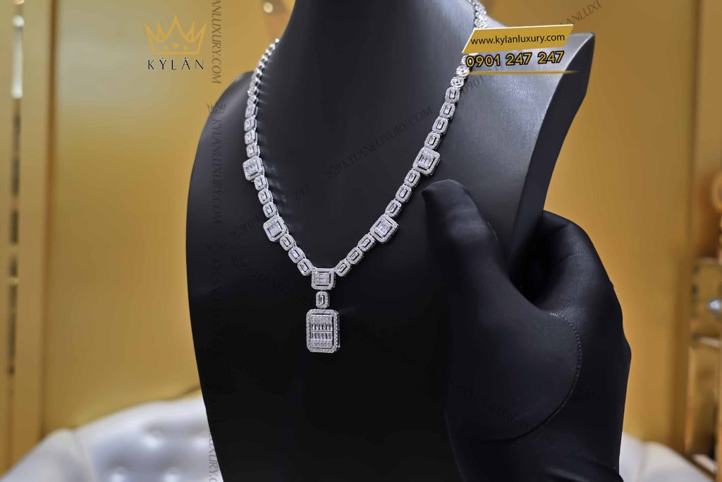Kỳ Lân Luxury day chuyen nu vang trang nguyen khoi au750 dinh kim cuong 2 5 Dây chuyền nữ vàng trắng nguyên khối Au750 đính kim cương