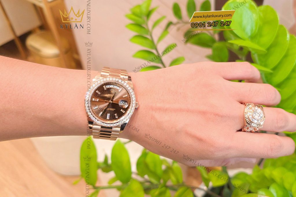 Kỳ Lân Luxury dong ho rolex day date 40 228345 mat chocolate 10 Đồng hồ Rolex Day Date 40 mặt số Chocolate vành kim cương 228345RBR-0006
