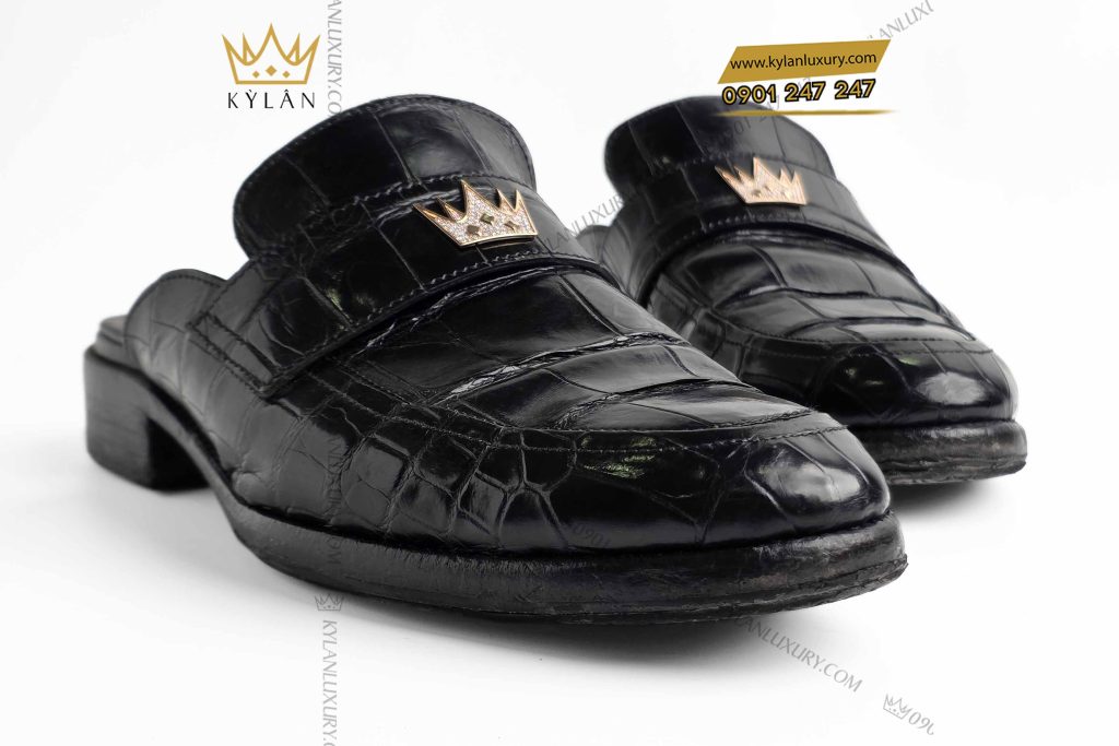 Kỳ Lân Luxury giay da ca alligator dinh logo vuong mien full kim cuong 4 Giày da cá Alligator đính logo vương miện full kim cương