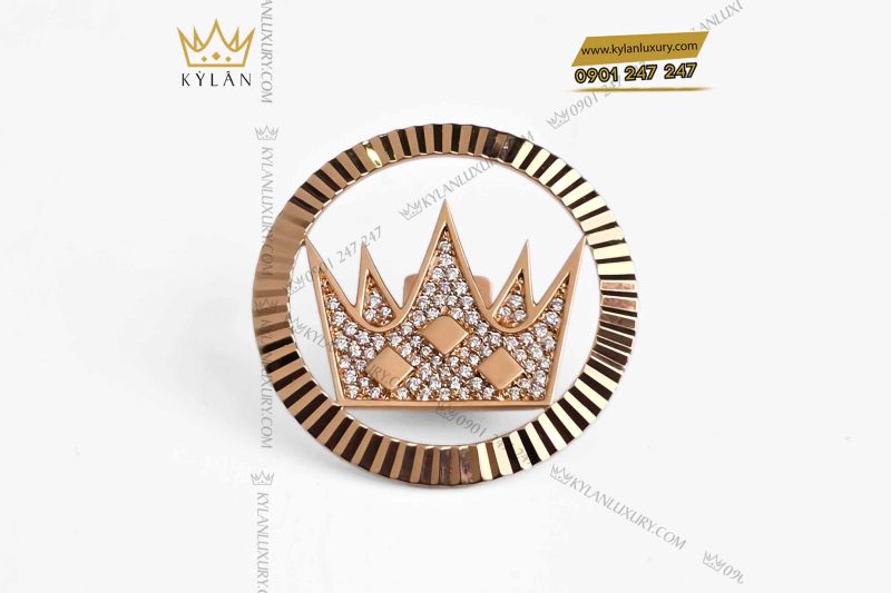 Khuy cài áo logo vương miện KyLan vàng hồng Au750 đính kim cương