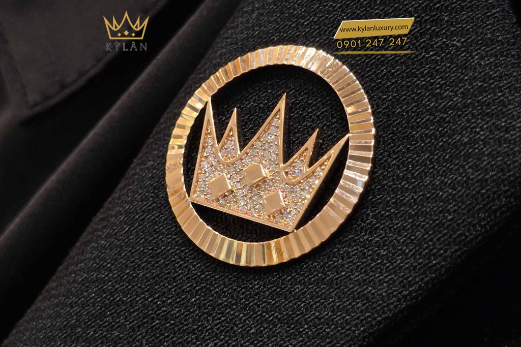 Kỳ Lân Luxury khuy cai ao vuong mien kylan vang au750 kim cuong 2 6 Khuy cài áo logo vương miện KyLan vàng hồng Au750 đính kim cương