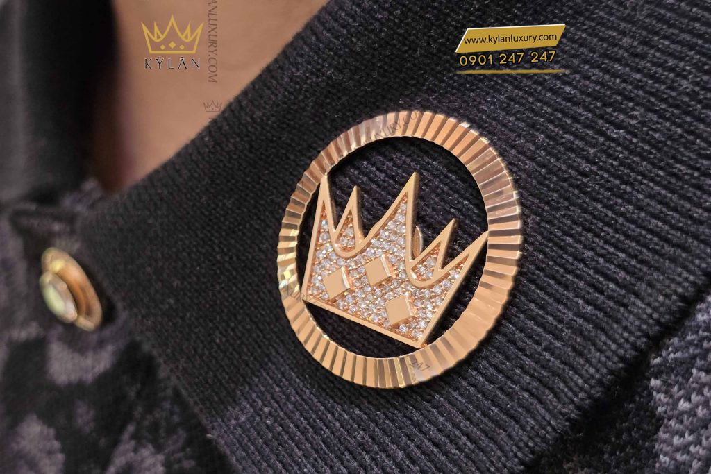 Kỳ Lân Luxury khuy cai ao vuong mien kylan vang au750 kim cuong 2 9 Khuy cài áo logo vương miện KyLan vàng hồng Au750 đính kim cương