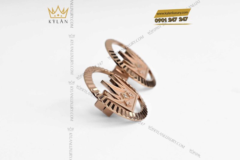 Khuy cài áo vương miện vàng hồng nguyên khối Au750 đính 3 viên kim cương