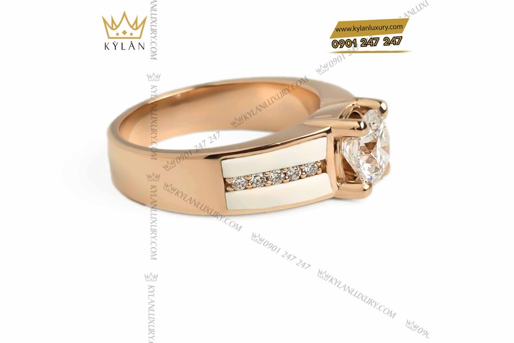 Kỳ Lân Luxury nhan nam vang hong nguyen khoi au750 dinh vien chu 7ly2 13 1 Nhẫn nam vàng hồng nguyên khối Au750 đính viên chủ 7ly2
