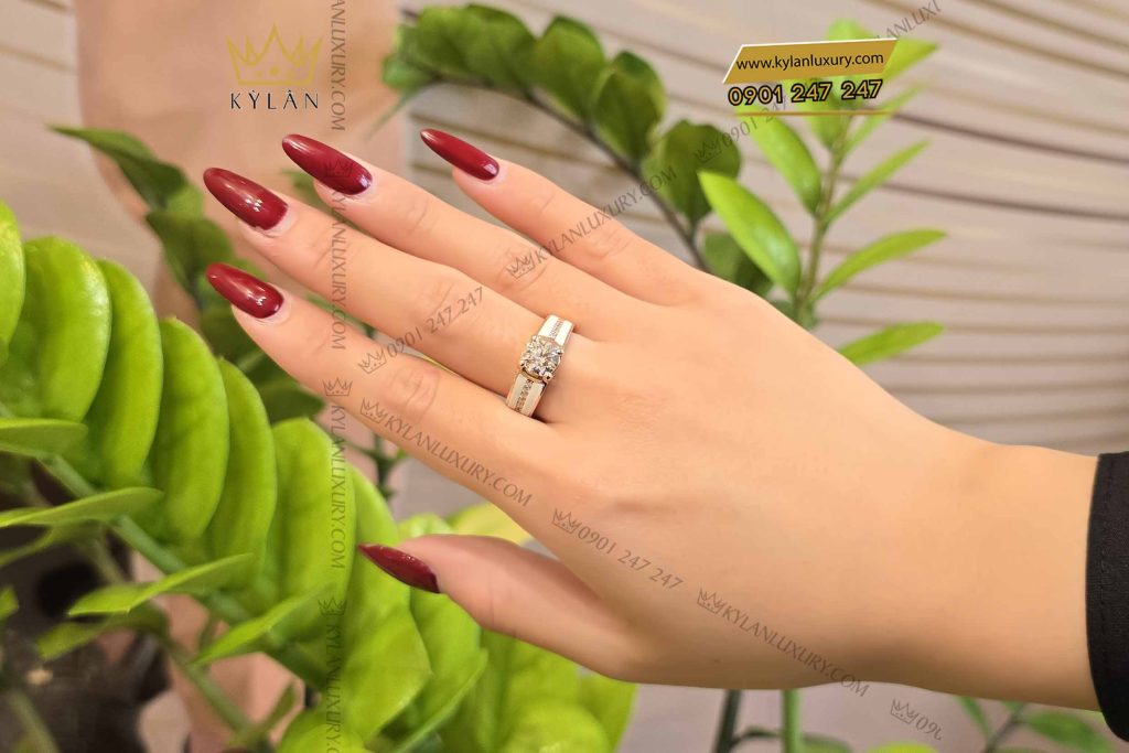 Kỳ Lân Luxury nhan nam vang hong nguyen khoi au750 dinh vien chu 7ly2 2 1 Nhẫn nam vàng hồng nguyên khối Au750 đính viên chủ 7ly2