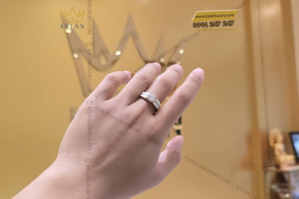 Kỳ Lân Luxury nhan nam vang hong nguyen khoi au750 dinh vien chu 7ly2 5 1 Nhẫn nam vàng hồng nguyên khối Au750 đính viên chủ 7ly2