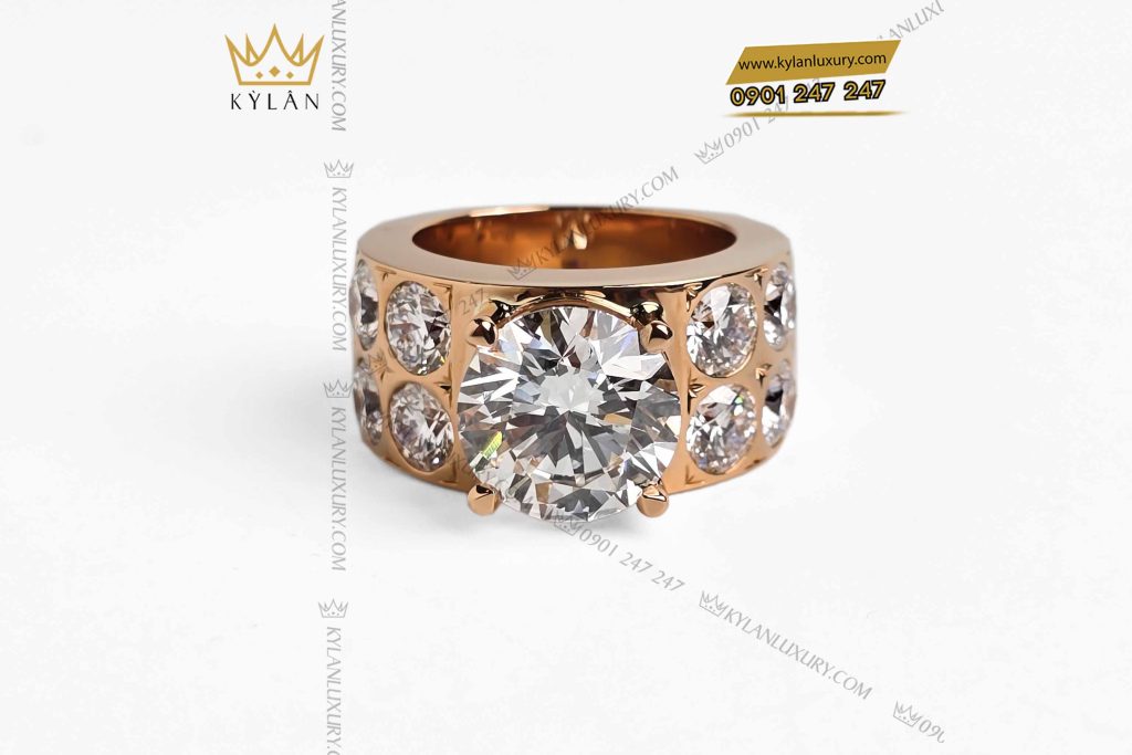 Kỳ Lân Luxury nhan vang hong nguyen khoi au750 vien chu 12ly 3 Nhẫn vàng hồng nguyên khối Au750 đính viên chủ 12ly