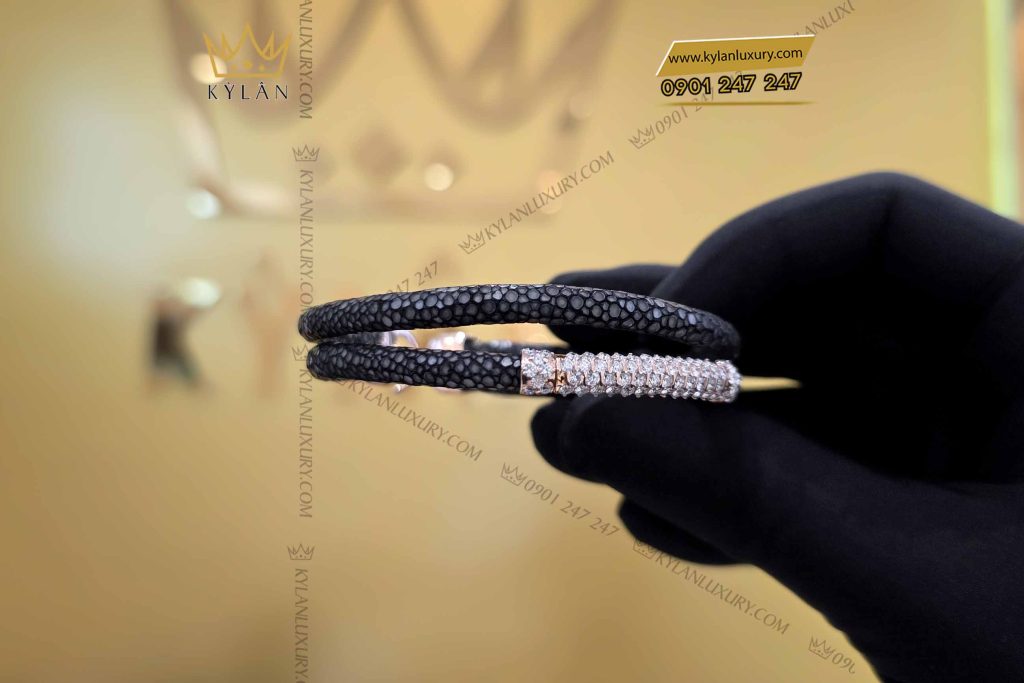 Kỳ Lân Luxury vong tay ca duoi vang nguyen khoi au750 dinh kim cuong 2 Vòng tay cá đuối vàng nguyên khối Au750 đính kim cương
