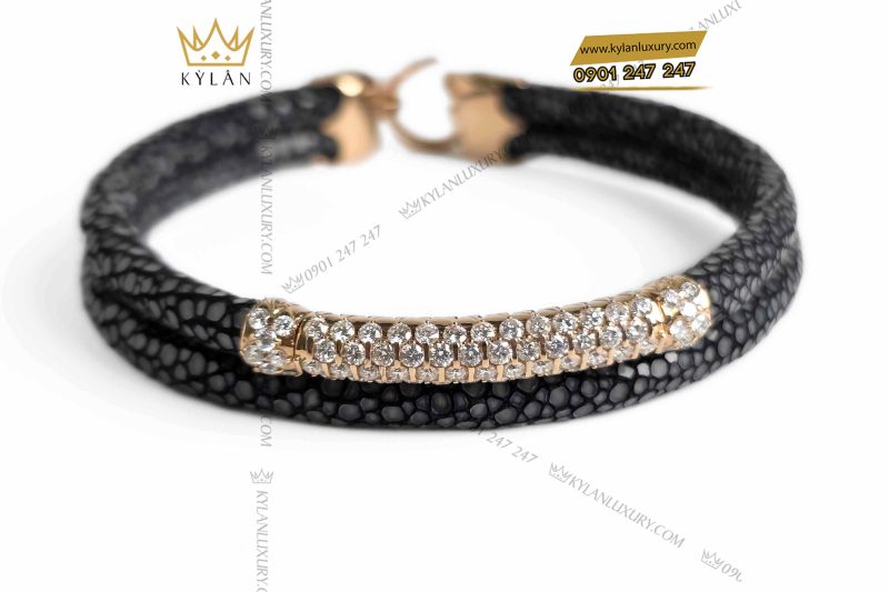 Vòng tay cá đuối vàng nguyên khối Au750 đính kim cương