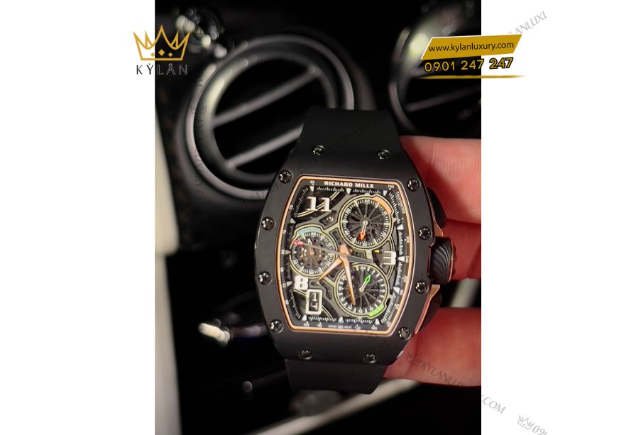 Đồng hồ Richard Mille RM 72-01 với vỏ gốm đen, bộ máy CRMC1 độc đáo, thiết kế tinh tế và tính năng chronograph vượt trội.