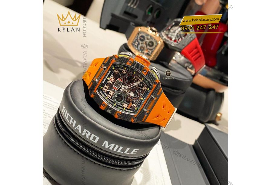 Bộ máy Caliber RMAC3 hoạt động ở tần số 4Hz, trang bị rotor tự động và đạt mức dự trữ năng lượng lên đến 55 giờ.