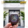 Richard Mille RM 11-03, khách hàng bị thu hút bởi vẻ ngoài lấp lánh của hàng trăm viên kim cương Brilliant Cut được đính thủ công tinh xảo trên mặt và viền đồng hồ