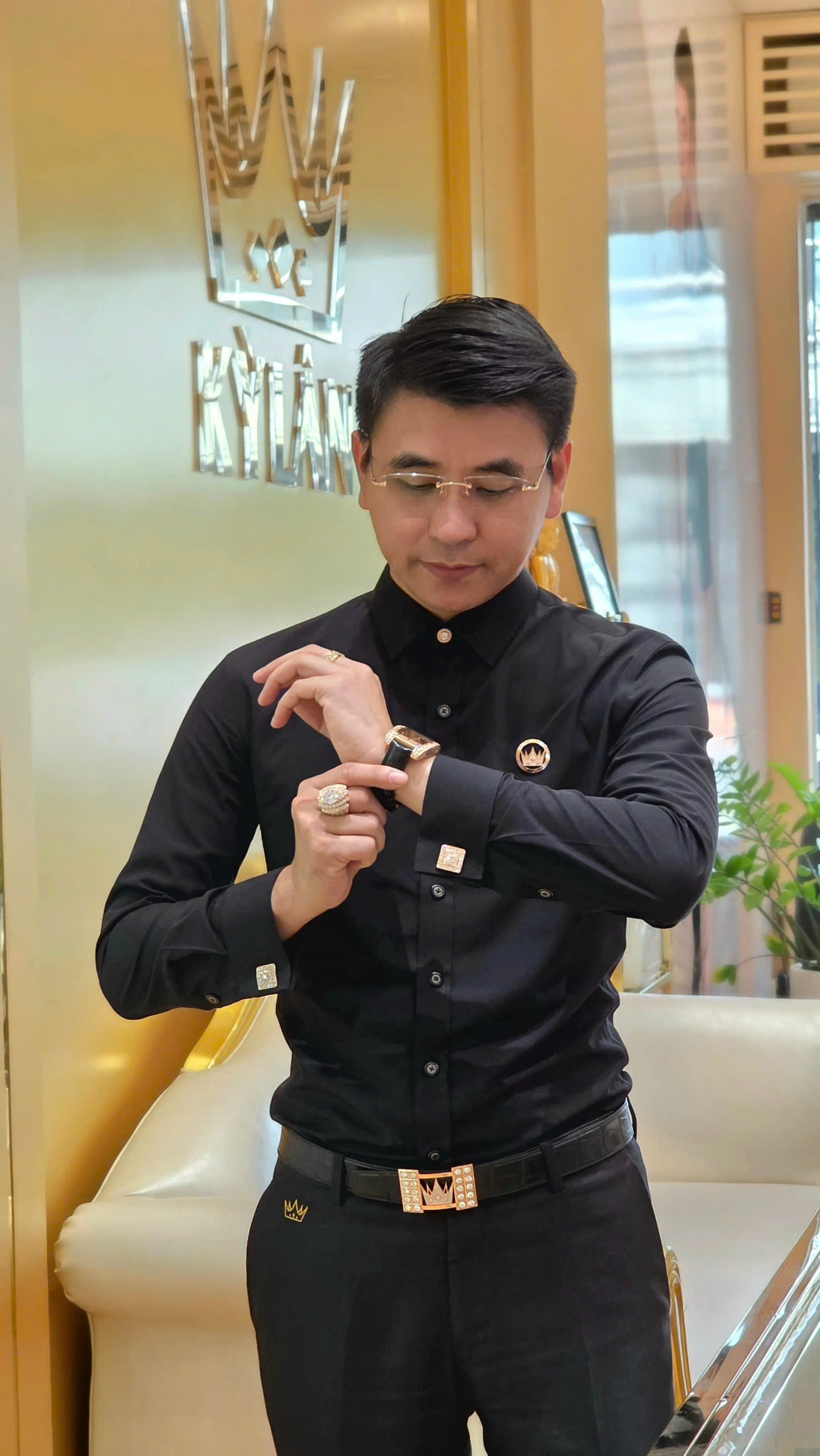 Kỳ Lân Luxury Anh Lan voi khuy mang set 3 Khuy măng sét vàng nguyên khối Au750 đính viên chủ 6ly3