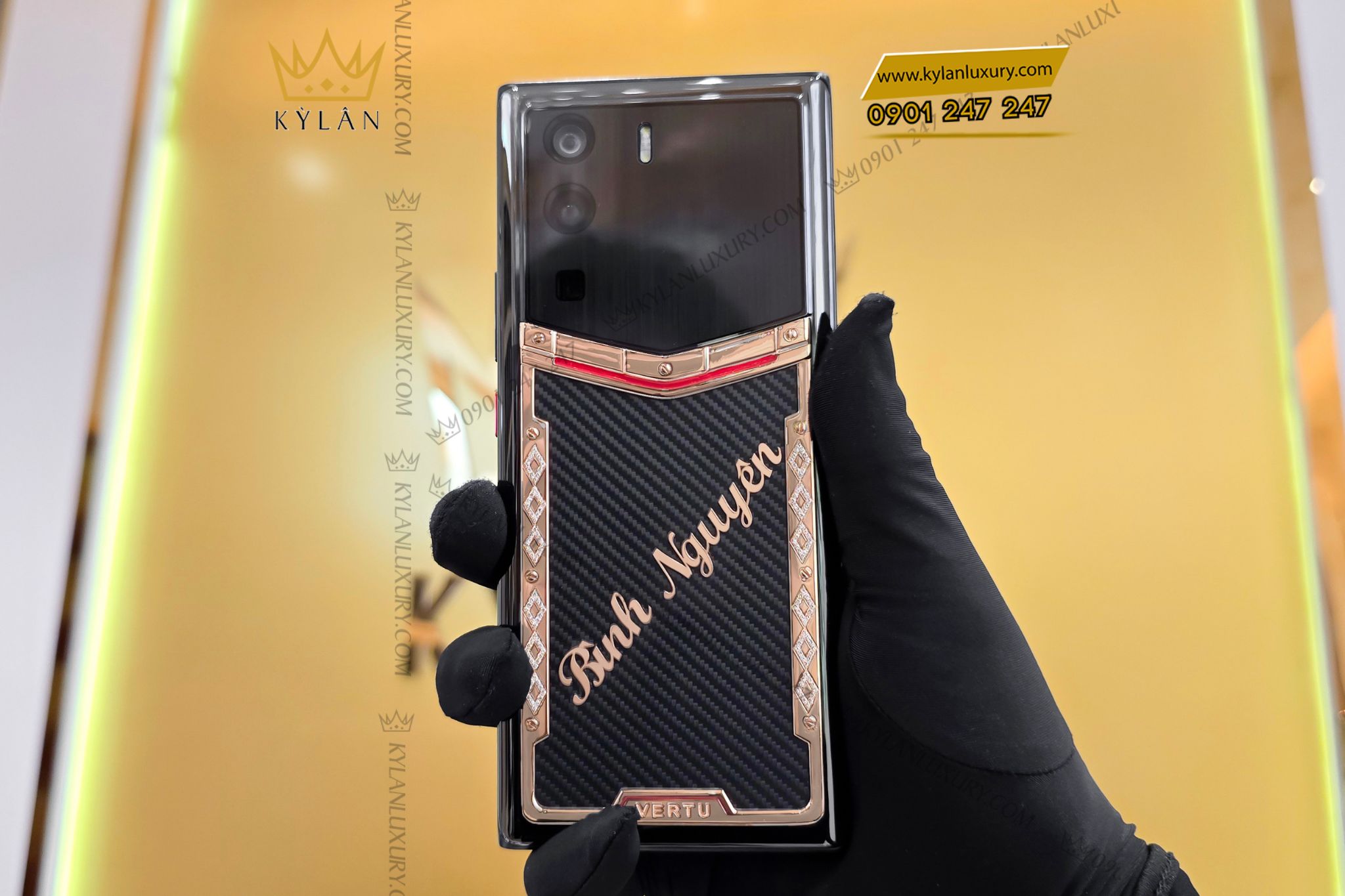 Kỳ Lân Luxury Dien thoai Vertu MetaVertu Carbon diem vang khac chu vo Carbon den nham 10 Điện thoại Vertu MetaVertu Carbon điểm vàng, khắc chữ, vỏ Carbon đen nhám