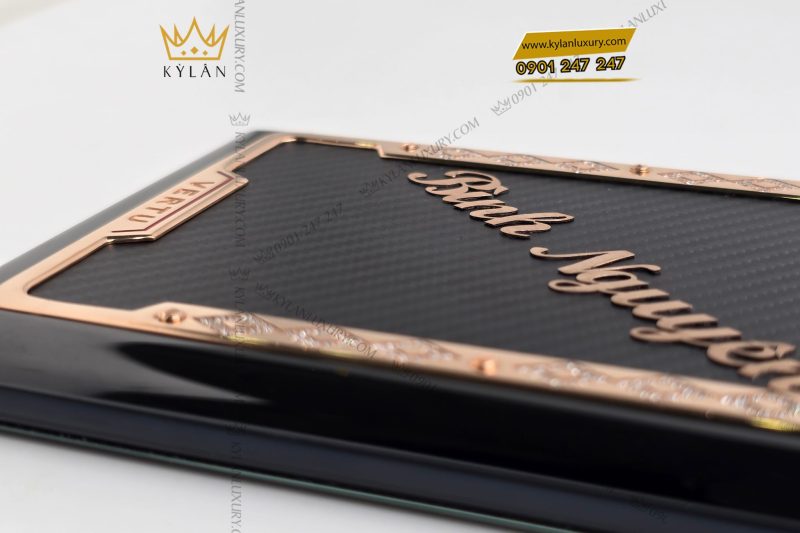 Điện thoại Vertu MetaVertu Carbon điểm vàng, khắc chữ, vỏ Carbon đen nhám