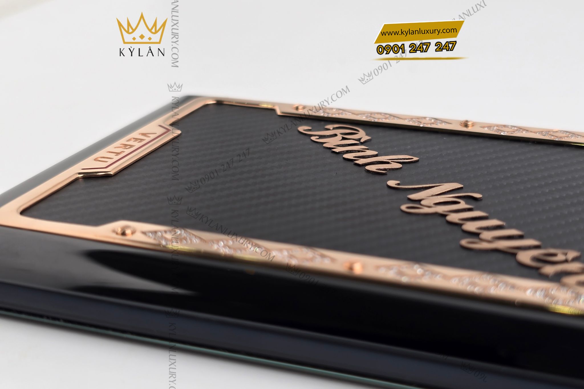 Kỳ Lân Luxury Dien thoai Vertu MetaVertu Carbon diem vang khac chu vo Carbon den nham 4 Điện thoại Vertu MetaVertu Carbon điểm vàng, khắc chữ, vỏ Carbon đen nhám