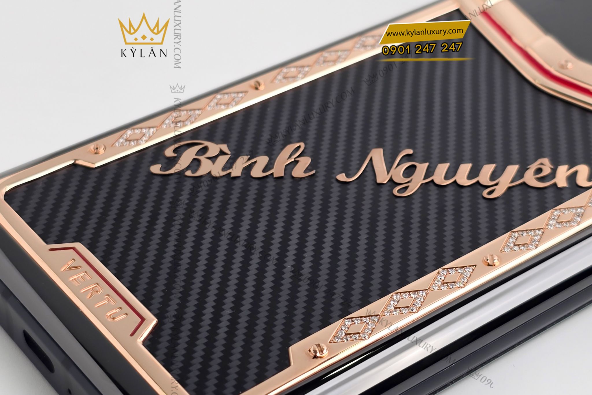 Kỳ Lân Luxury Dien thoai Vertu MetaVertu Carbon diem vang khac chu vo Carbon den nham 7 Điện thoại Vertu MetaVertu Carbon điểm vàng, khắc chữ, vỏ Carbon đen nhám