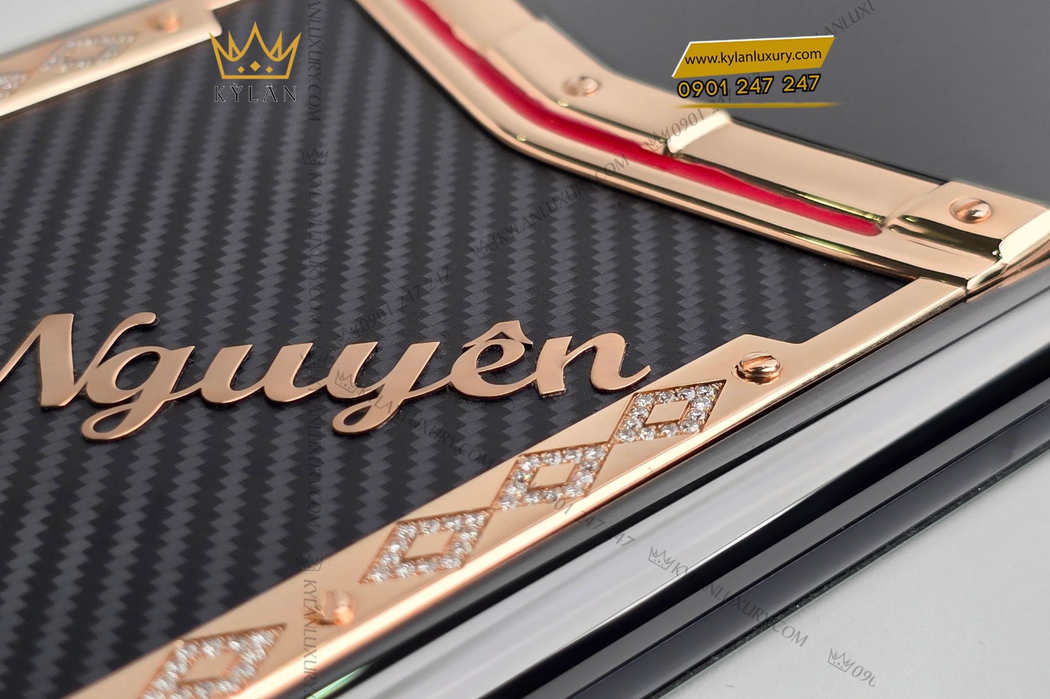 Kỳ Lân Luxury Dien thoai Vertu MetaVertu Carbon diem vang khac chu vo Carbon den nham 9 Điện thoại Vertu MetaVertu Carbon điểm vàng, khắc chữ, vỏ Carbon đen nhám