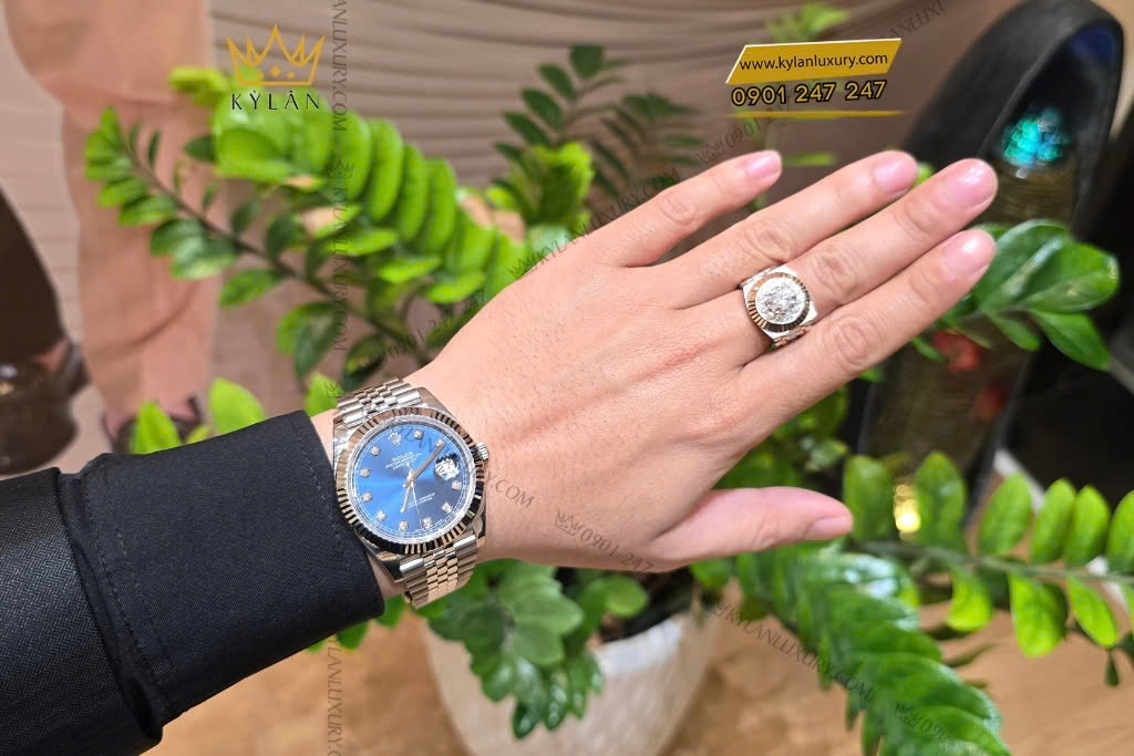 Kỳ Lân Luxury Nhan Rolex demi vang hong nguyen khoi Au750 dinh vien chu 9ly 2 Nhẫn Rolex demi vàng nguyên khối Au750 đính viên chủ 11ly